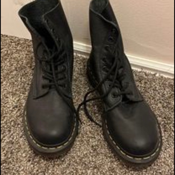Doc martins - Picture 2 of 3
